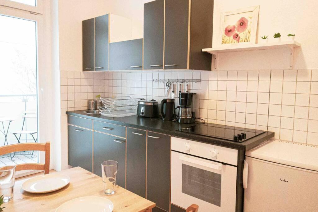 Altbauwohnung Direkt An Der Karli Mit Balkon - Netflix Inklusive * Leipzig