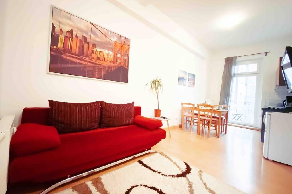 Apartment Altbauwohnung Direkt An Der Karli Mit Balkon - Netflix Inklusive *