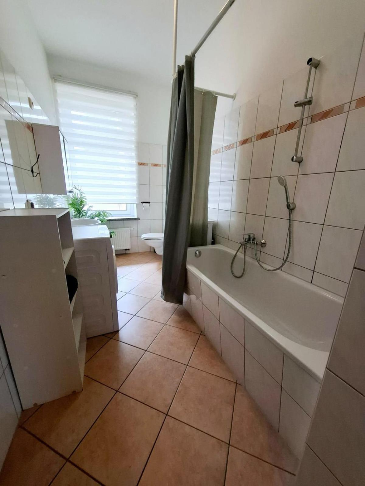 Altbauwohnung Direkt An Der Karli Mit Balkon - Netflix Inklusive Apartment *