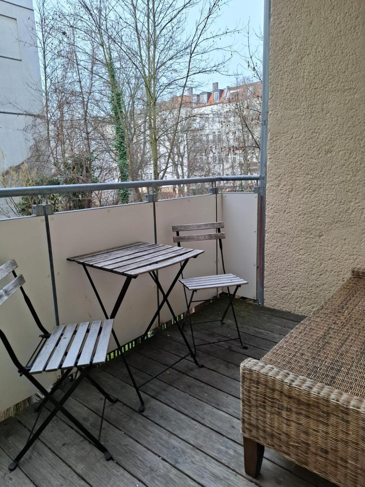 Altbauwohnung Direkt An Der Karli Mit Balkon - Netflix Inklusive Apartment Leipzig