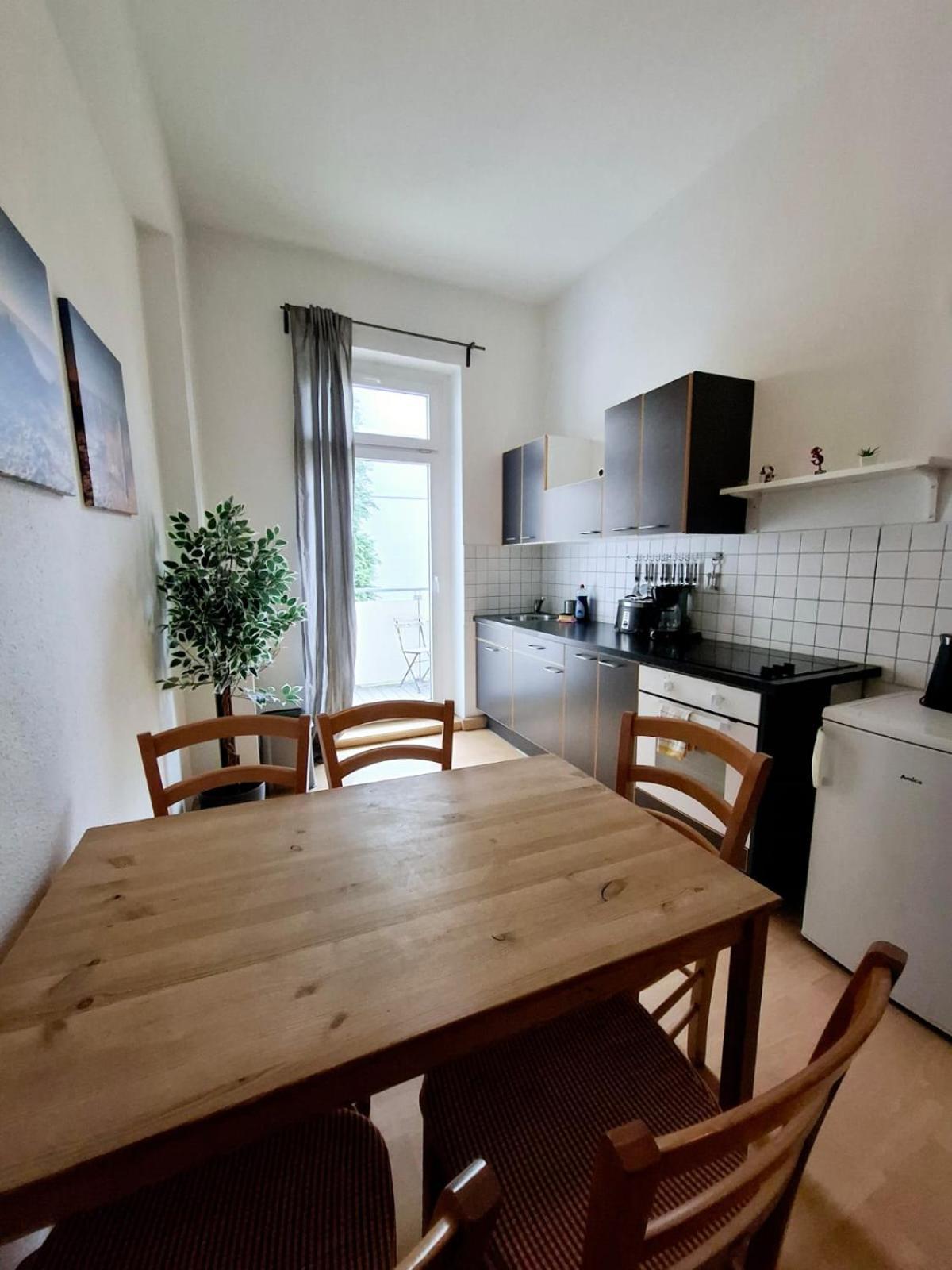 Altbauwohnung Direkt An Der Karli Mit Balkon - Netflix Inklusive *