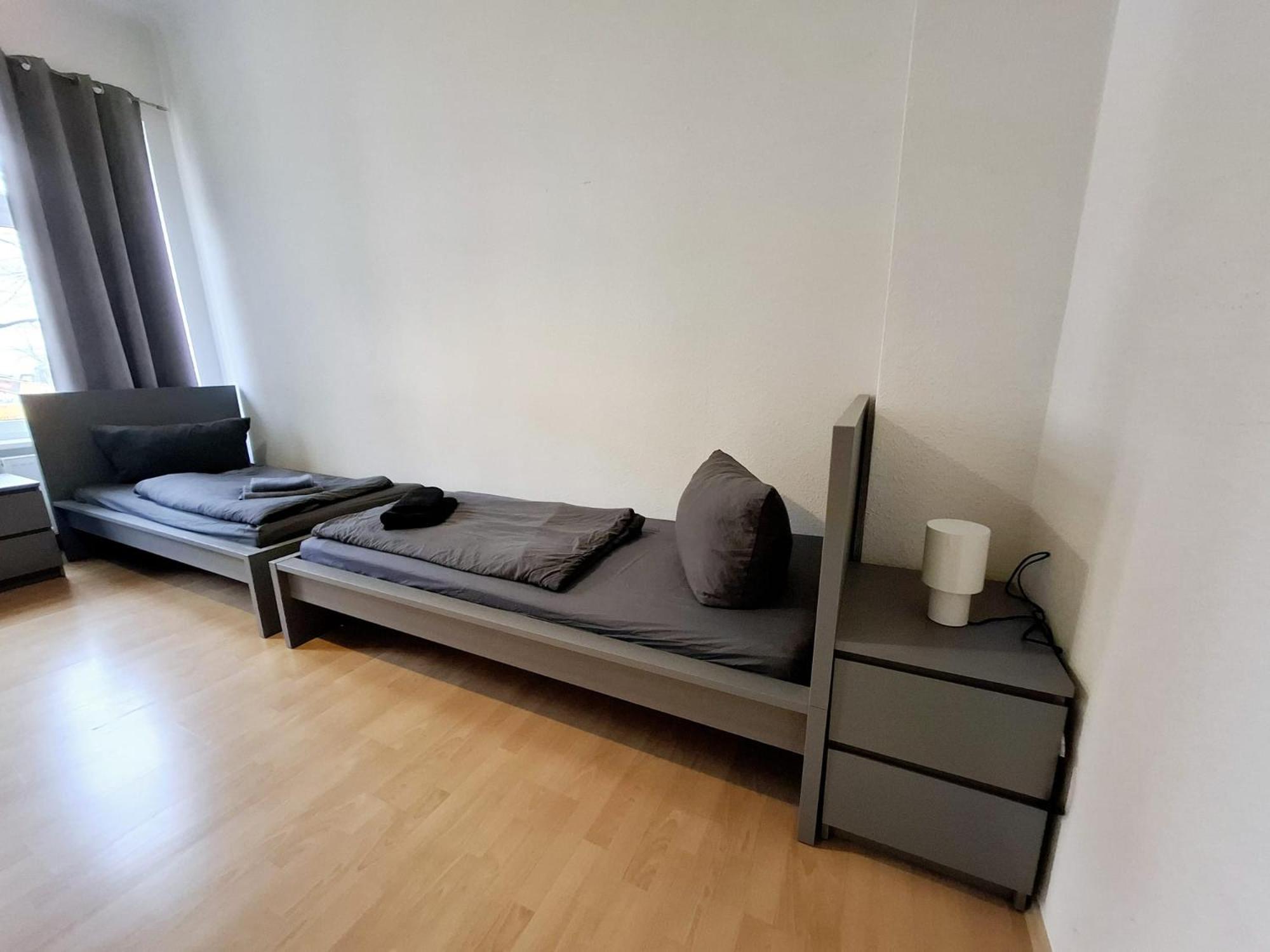 Altbauwohnung Direkt An Der Karli Mit Balkon - Netflix Inklusive Apartment