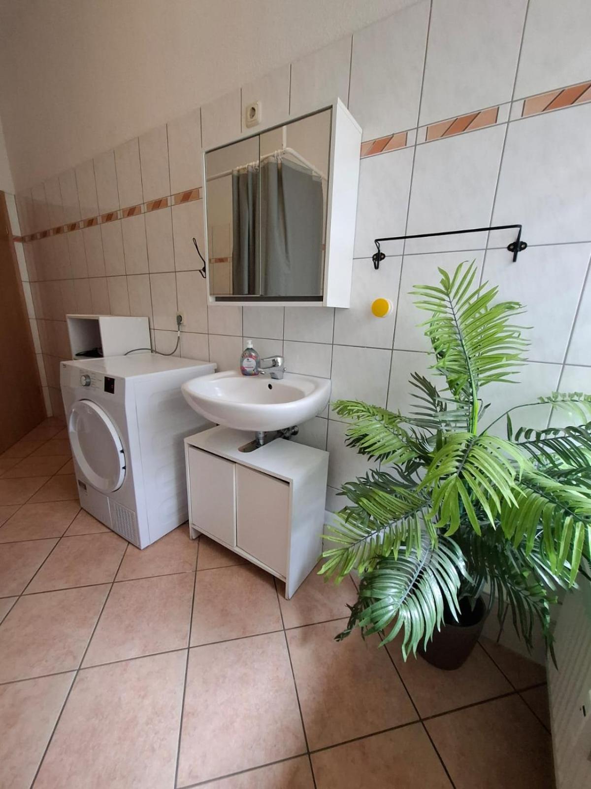 Altbauwohnung Direkt An Der Karli Mit Balkon - Netflix Inklusive Apartment *