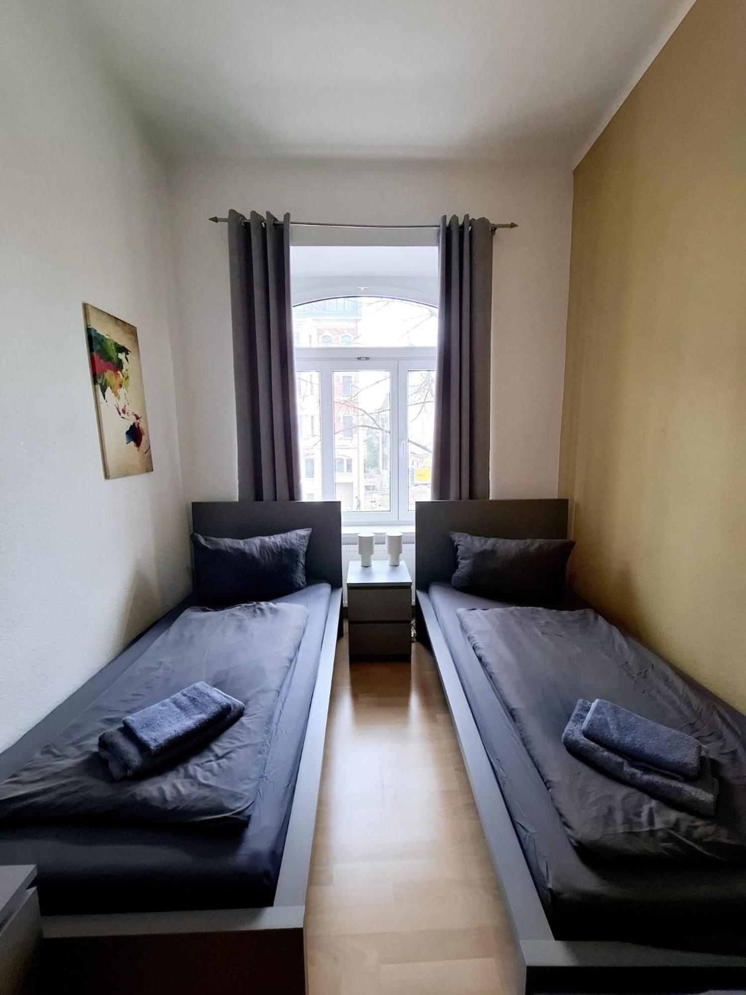 Altbauwohnung Direkt An Der Karli Mit Balkon - Netflix Inklusive *