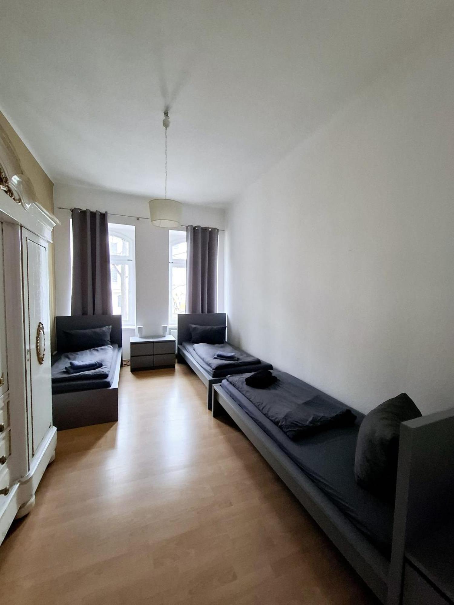 Altbauwohnung Direkt An Der Karli Mit Balkon - Netflix Inklusive Apartment