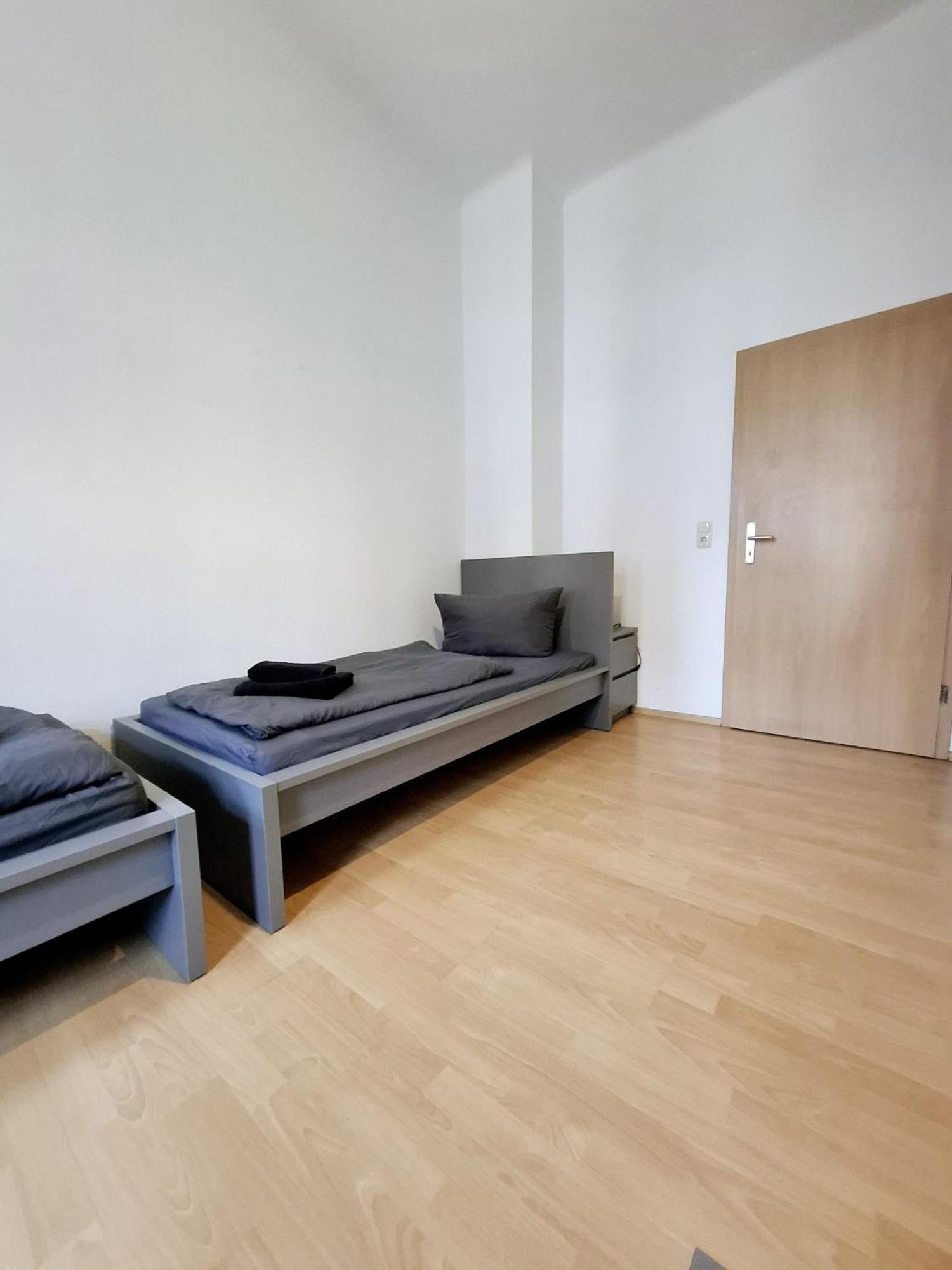 Altbauwohnung Direkt An Der Karli Mit Balkon - Netflix Inklusive Apartment *