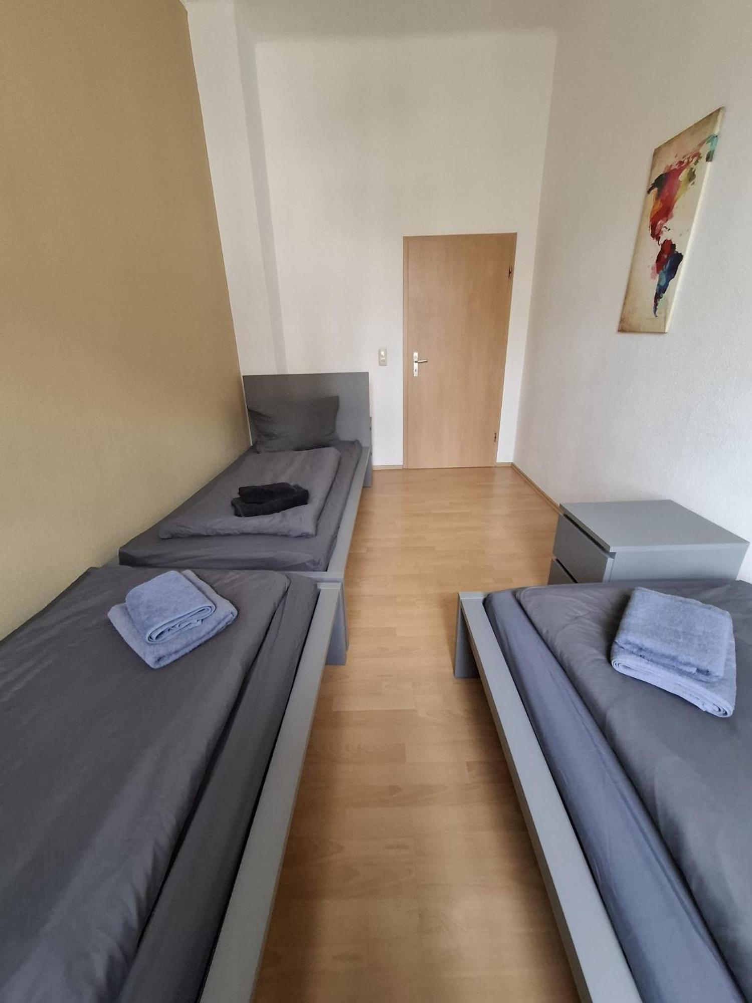 Altbauwohnung Direkt An Der Karli Mit Balkon - Netflix Inklusive Apartment